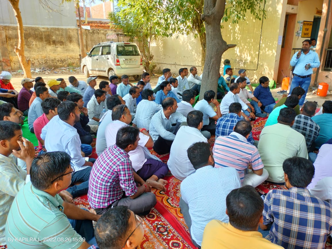 RVPPKSUP's tweet photo. श्रीमान @MdPvvnl महोदय,
कृपया संज्ञान लिया जाये कि @pvvnlbaghpat मे EE द्वारा अपनी जाँच एवं कार्यवाही से बचने के लिए निर्दोष टीजी-2 कर्मियों को बलि का बकरा बना कर निलंबित किया गया है!!
श्रीमान @ChiefSecyUP @AwasthiAwanishK @mduppcl @pvvnlmeerut 🙏
@UPGovt @UPGovt @UPPCLLKO https://t.co/9GrLEa7ONO