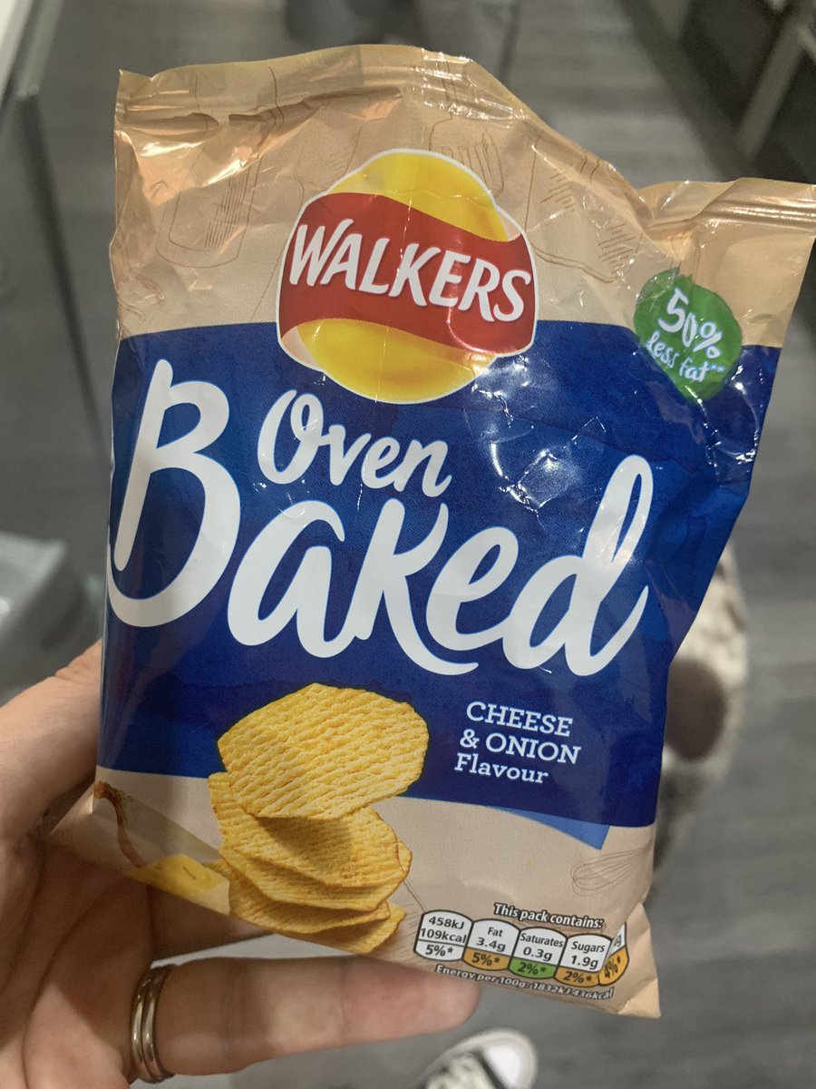 JMP_OX's tweet photo. Never mind 50% less fat. 50% less crisps 🫠 @walkers_crisps https://t.co/1aDv3MIbtR