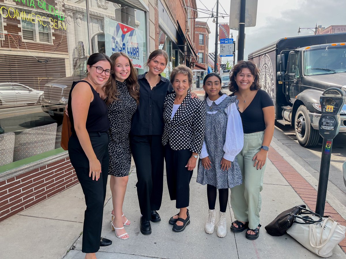 In honor of #WomensEqualityDay, here’s the all-female district summer intern team of Congresswoman <a href="/janschakowsky/">Jan Schakowsky</a>. What an empowering summer.