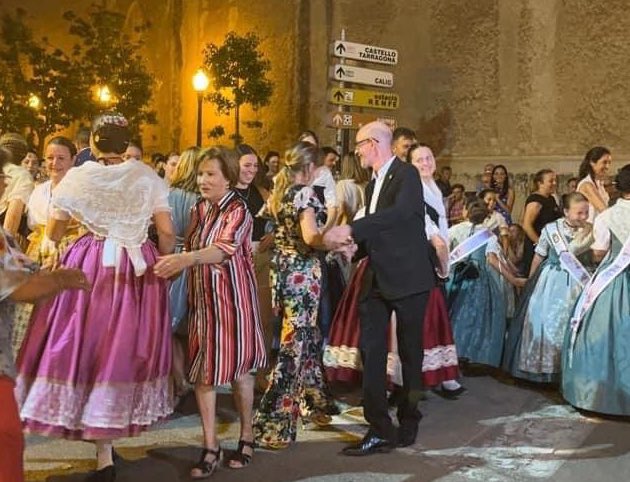 CompromisBLO's tweet photo. 🎉Encarem la recta final de les nostres Festes amb un munt de vivències i bons moments a la butxaca. 

Retrobaments amb amistats, amb la música i amb l'ambient al carrer.

😍🤩Com ens agrada Benicarló en festes! 

#BenicarlóEnFestes #Festes2022 https://t.co/38C0W9J1sZ