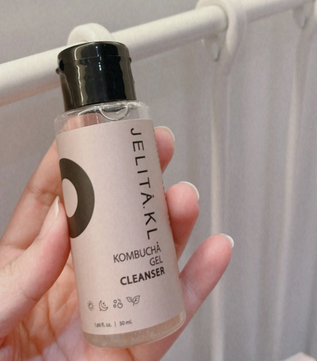 ImanAbdulRahim's tweet photo. Jelita KL baru launch this Kombucha Gel Cleanser. Masa tengok hashtag #NiceToMeetCha tu I ingat product yang ada matcha (green tea), rupanya kombucha 😍 And harga dia…. RM29! https://t.co/z2MEGeg86f