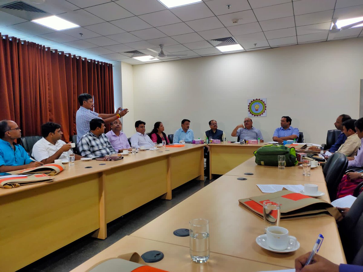 विवि के कुलपति प्रो0 प्रदीप कुमार मिश्र ने पत्रकार वार्ता में दी विशेष जानकारी, विश्वविद्यालय की आगामी योजनाओं की रखी रूपरेखा। जल प्रबंधन पर कोर्स शुरू करेगा एकेटीयू
<a href="/Pradeep1881964/">Pradeep Kumar Mishra</a> <a href="/ErAshishSPatel/">Ashish Patel</a> <a href="/anandibenpatel/">Anandiben Patel</a>