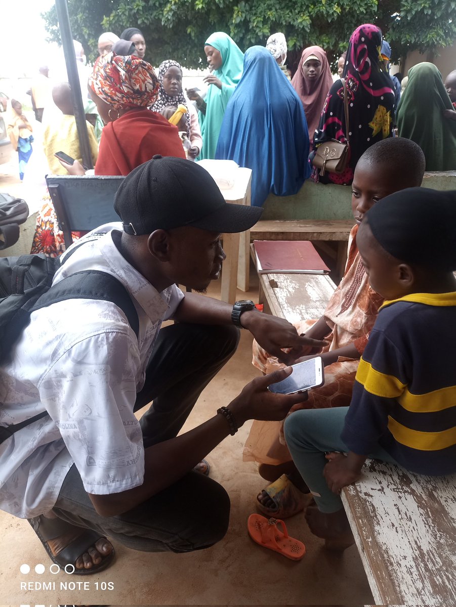 amex_XIX's tweet photo. "Example is not the main thing in influencing others. It is the only thing." ~ Albert Schweitzer

Yesterday, thanks to @ClickOnKaduna, we the #DSFPFellow had the opportunity to participate in a field work assisting @kadchma in their Data validation and enrollment exercise at PHC https://t.co/cetPV0E8dU