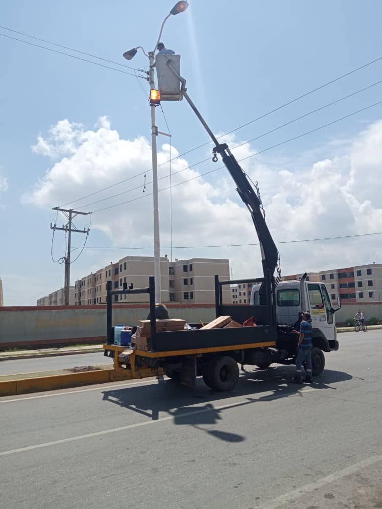 YO❤️CUMANÁ
En nuestra ciudad, con el apoyo del presidente <a href="/NicolasMaduro/">Nicolás Maduro</a> seguimos avanzando con la recuperación y modernización del sistema de iluminación 
 #PuebloConscienteSiempre
<a href="/dcabellor/">Diosdado Cabello R</a> <a href="/nicmaduroguerra/">Nicolas Maduro Guerra</a> <a href="/NestorLReverol/">Néstor Reverol</a>