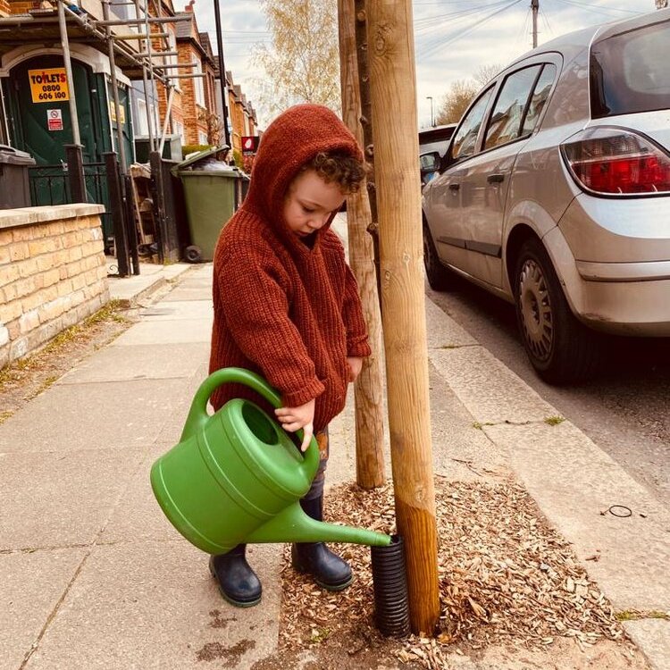 STfLLondon's tweet photo. We may've had almost a day of rain yesterday in the south-east 🌧️but we're still officially in #drought. So please keep watering our #streetrees as usual with watering cans and grey water. 🌳🛁🚿🙏
https://t.co/vEWTAByxAj https://t.co/DhsBQSr6FM