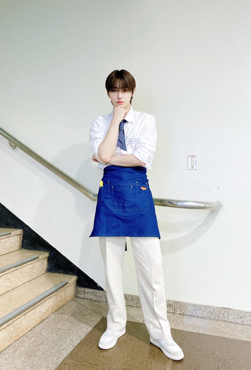 1208boi's tweet photo. 이제는 아예 봉에 앉아버렷어ㅋㅋㅋㅋㅋㅋ 😍 https://t.co/q1cR22qO7T