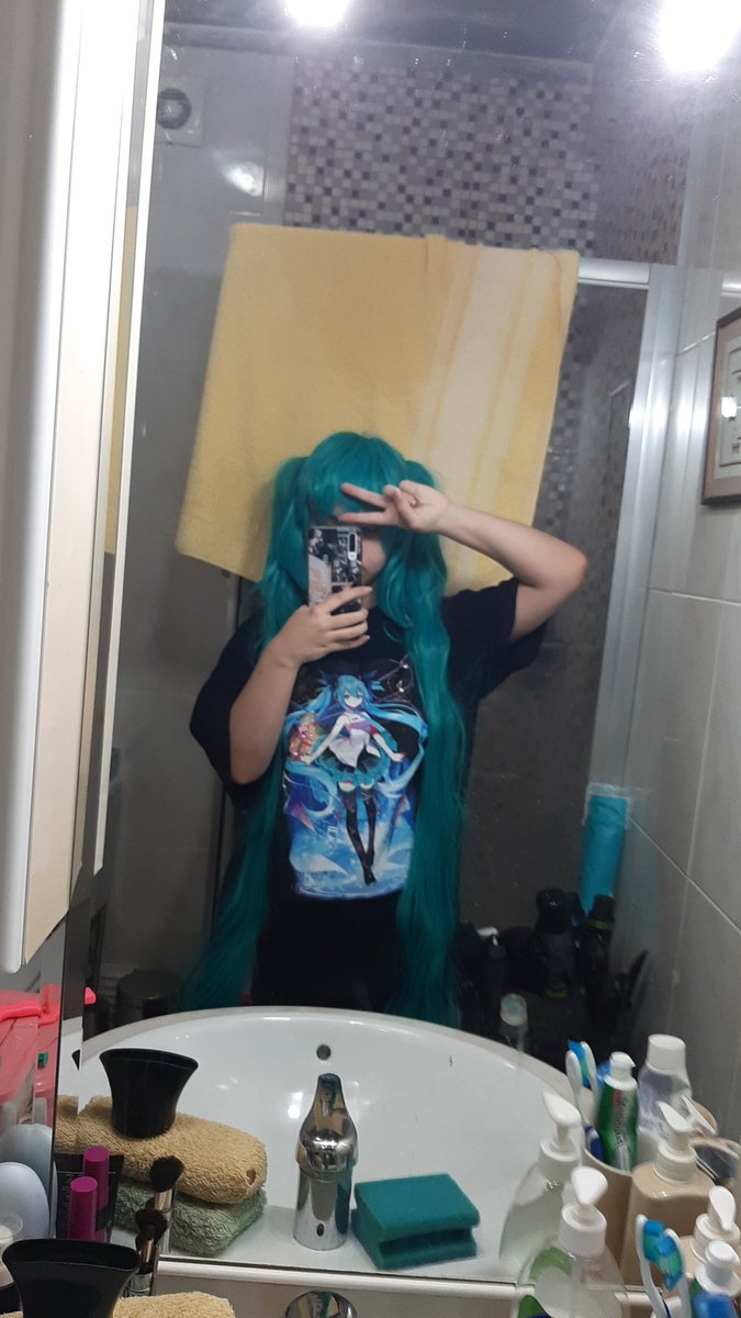 Wokany's tweet photo. Oi revivi das cinzas pra mostrar minha peruca da miku novinha, voltei pro meu cantinho flws https://t.co/tROUzk25w2