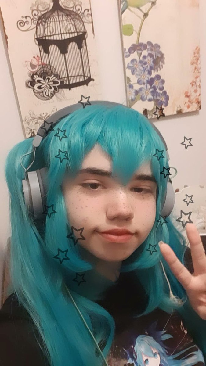 Wokany's tweet photo. Oi revivi das cinzas pra mostrar minha peruca da miku novinha, voltei pro meu cantinho flws https://t.co/tROUzk25w2