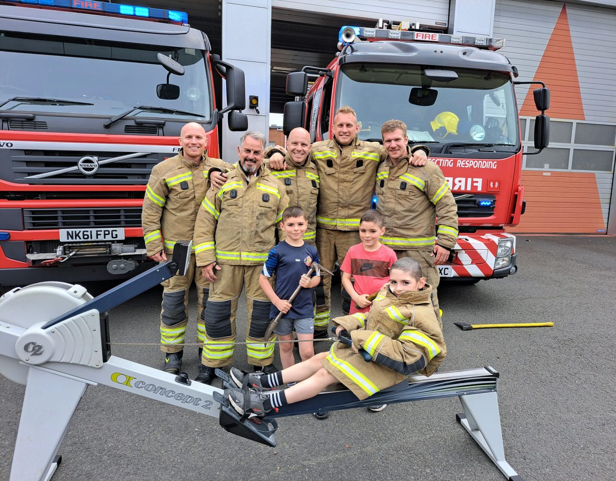 Tyne_Wear_FRS's tweet photo. Row row row your boat 🛶

In just a few days, firefighters from Red 🔴 Watch at Gateshead Community Fire Station are taking on the gruelling Tyne and Wear river row challenge!

Fancy sponsoring? Use the link below to support! 

👉💻https://t.co/jLf3lUMxHy https://t.co/k1zUQI6WT4