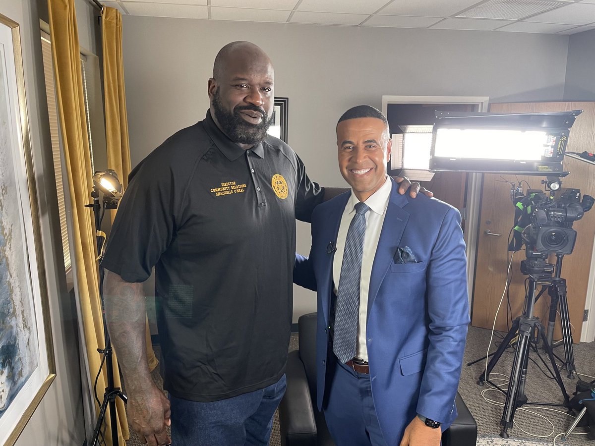 FBlankenshipWSB's tweet photo. Sometimes I make the mistake of thinking I’m tall. 6’5. Ha! Then I stand next to this fantastic human being. Thanks ⁦@SHAQ⁩ for the great conversation and being a Georgia Game Changer. Bonus points: Can you guess what he said to get me to laugh 😂 in the second pic? https://t.co/pGIgogCJCA