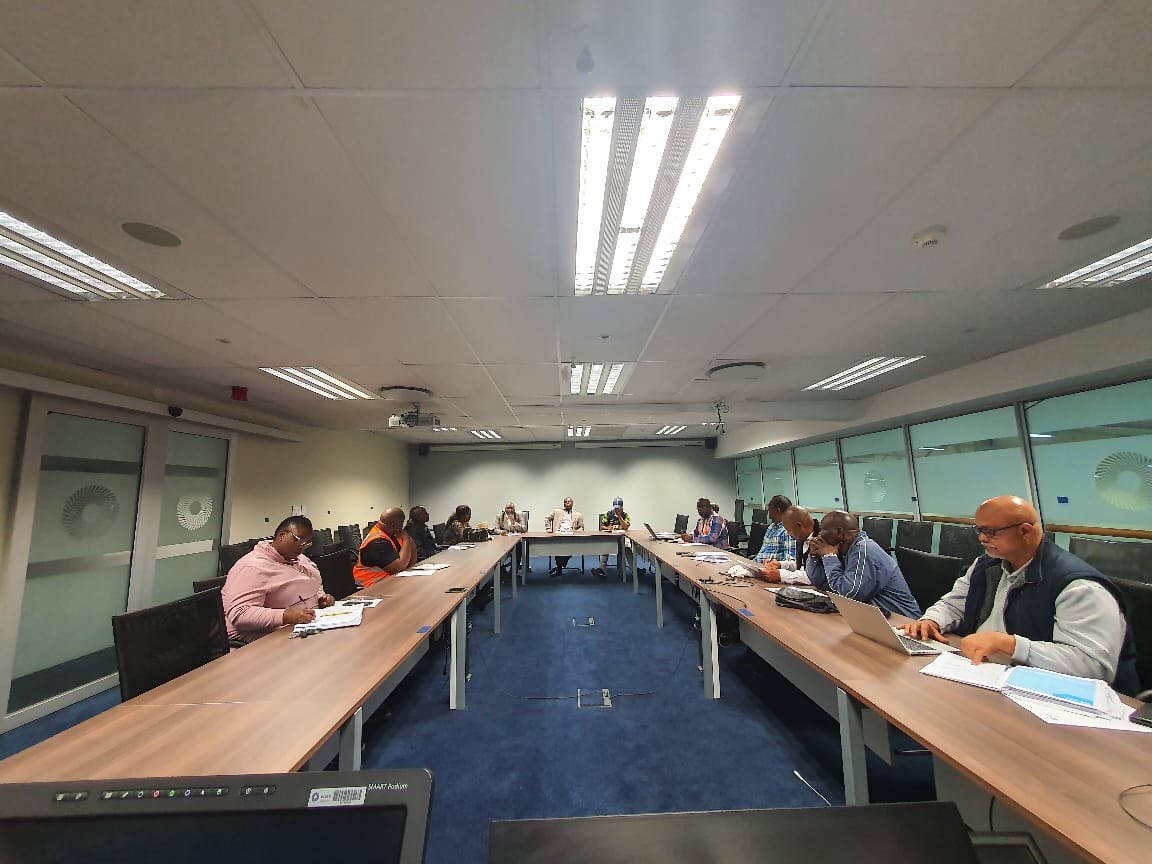 Metrorail_kzn's tweet photo. Stakeholder engagement held at PRASA Regional Office to ensure that all necessary Stakeholder’s are sufficiently informed. 

PRASA KZN Acting Regional Manager Mr.Allan Gangiah together with Regional team and commuters representatives.
 
#FixingPRASA
#StakeholderEngagement https://t.co/CTA2T175EV