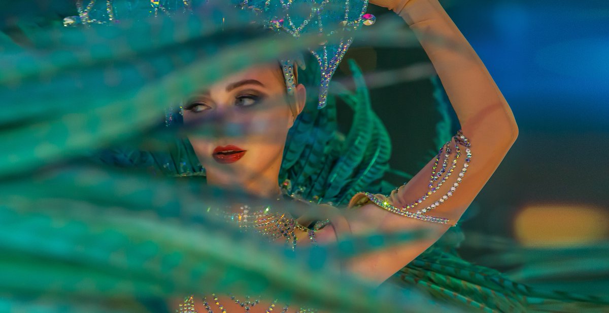 Come and experience the glitz and glamour of Hot Ice Rapture at 2:30pm or 7:00pm today! ✨