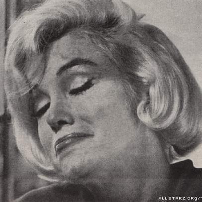 Clubpassionmar2's tweet photo. Bonne journée de vendredi.
Have a sweet Friday.
#soutienukraine #marilyn #marilynmonroe #clubpassionmarilyn #allangrant #12305fifthhelenadrive https://t.co/3EJ9KumntP