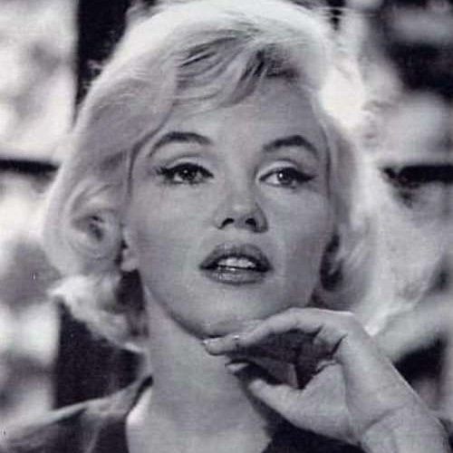 Clubpassionmar2's tweet photo. Bonne journée de vendredi.
Have a sweet Friday.
#soutienukraine #marilyn #marilynmonroe #clubpassionmarilyn #allangrant #12305fifthhelenadrive https://t.co/3EJ9KumntP