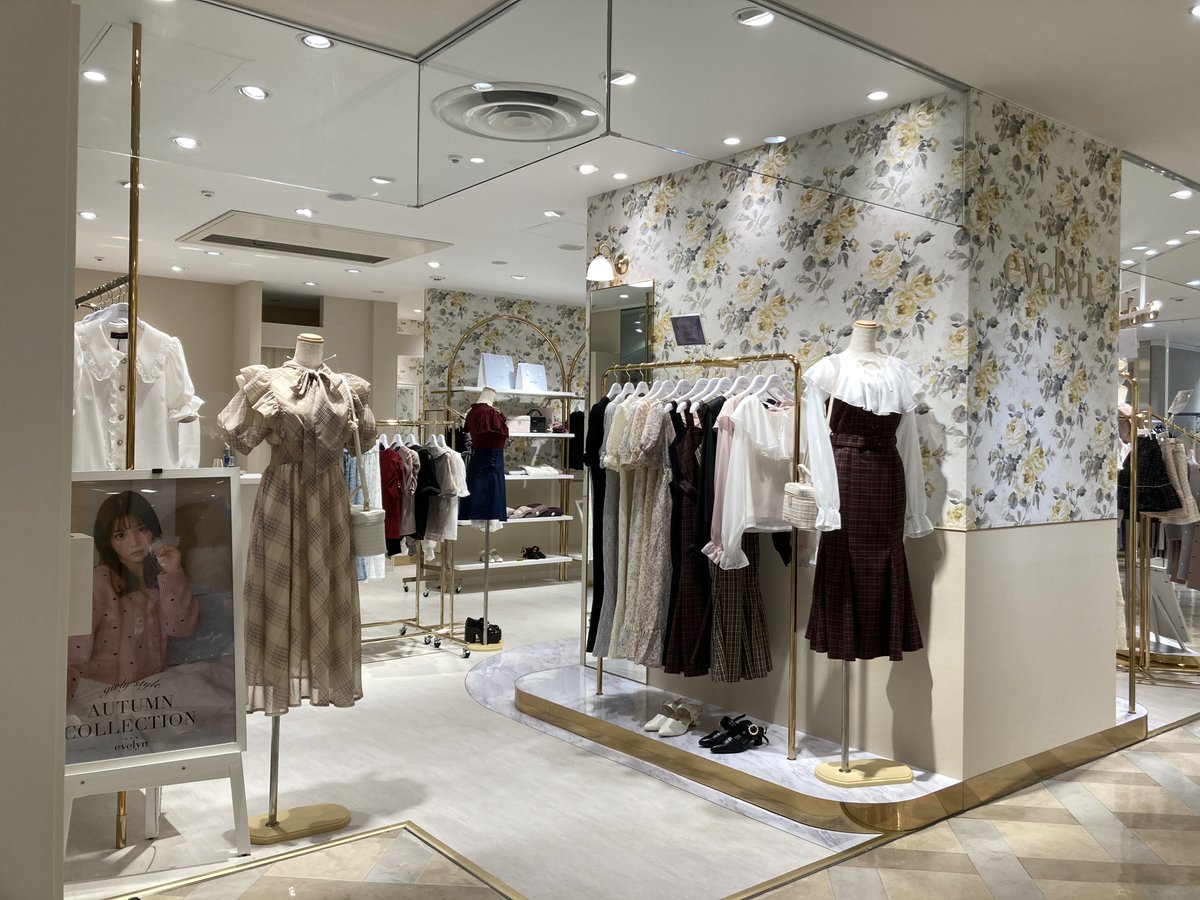 lumine_yokohama's tweet photo. NEW SHOP info💓
本日、8月26日(金)
#エブリン がルミネ横浜4FにNEW OPEN🪅
ファッションに敏感な女性に向けて、乙女心くすぐるフェミニンなアイテムを揃えてます🎀🫧
ワクワクしちゃうカワイイお洋服との、素敵な出会いを楽しんでください💖
#ルミネ横浜 #ルミ横2022秋リニューアル #weareread https://t.co/8bK834APYC