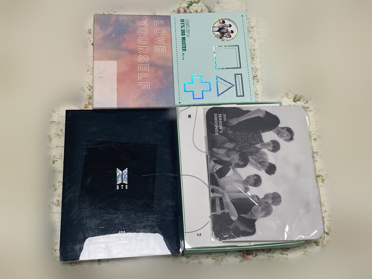 checkfondue's tweet photo. 방탄 럽셀 머삼터 블루레이 19썸패 20시그 일괄 배송비 포함 20.0

럽셀 - 포카 호석 포스터 정국
머스터 - 정국 등신대
썸패 - 지민 드로잉북 (아웃박스X)
시그 - 남준 렌티큘러

방탄소년단 알엠 남준 진 석진 슈가 윤기 제이홉 호석 뷔 태형 지민 정국 bts rm jin suga jhope v jimin jk jeongkook https://t.co/H9iJOv2yQe