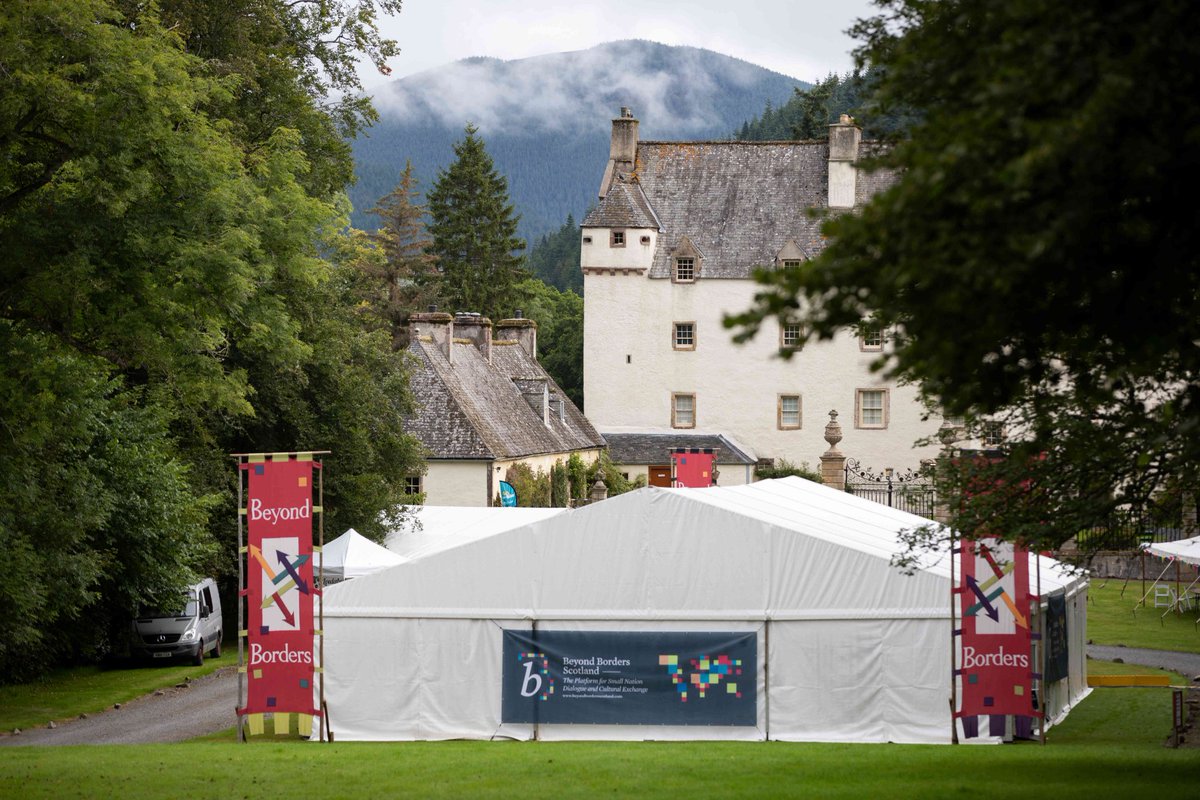 FINDRAclothing's tweet photo. FINDRA will be at @BeyondBorders__ this weekend which is held in the beautiful grounds of Traquair House 😊
Giving it our best and looking forward to special guest appearance of the First Minister, @NicolaSturgeon
@traquairhouse #FINDRAmerino #FINDRA #getoutdoorsmore https://t.co/nWi5jj92KI