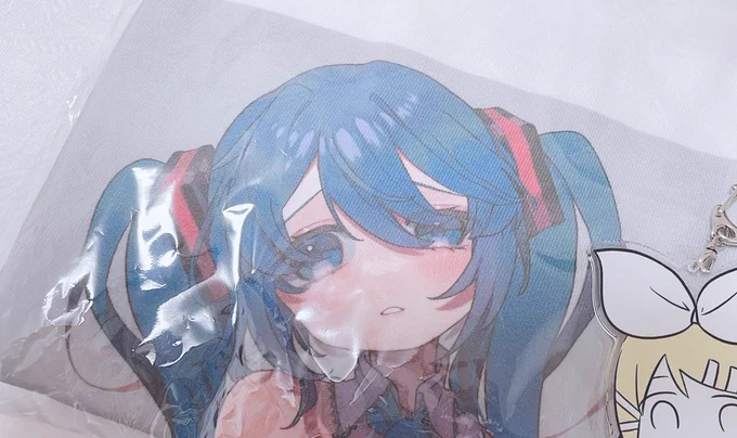 れれそふとさんのミクさんTシャツ届きました…感無量!来週のマジミラはこのTシャツで行きます 