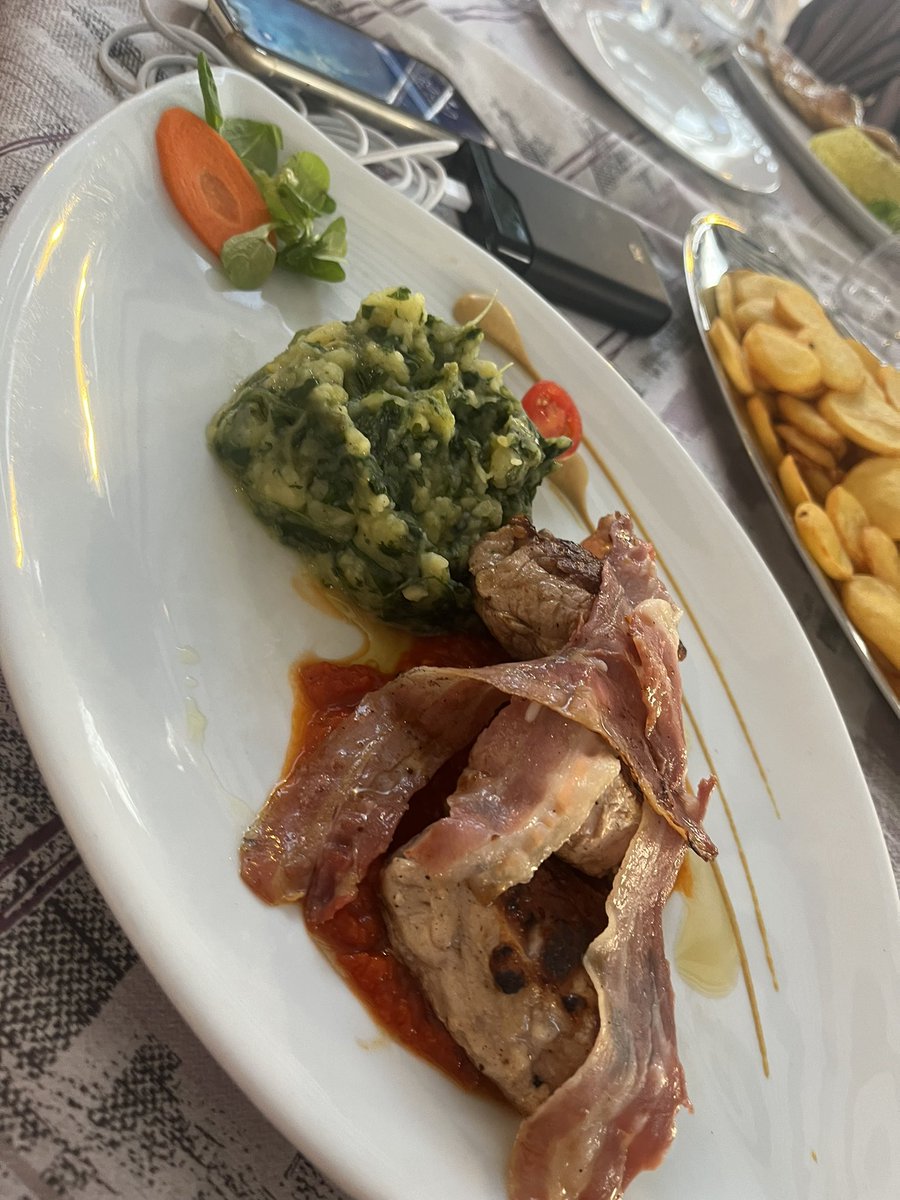 danielasteinro1's tweet photo. Authentic #croatian #food #foodporn #croatia @DanielSteinrode @RogoznicaTB @Croatia_hr #pasta #seafood #tomatoes #Essen #Genuss #Enjoy #enjoylife #shrimps #blitva #seaside #Coast #dalmacia #dalmatien https://t.co/yNdCQepNNw