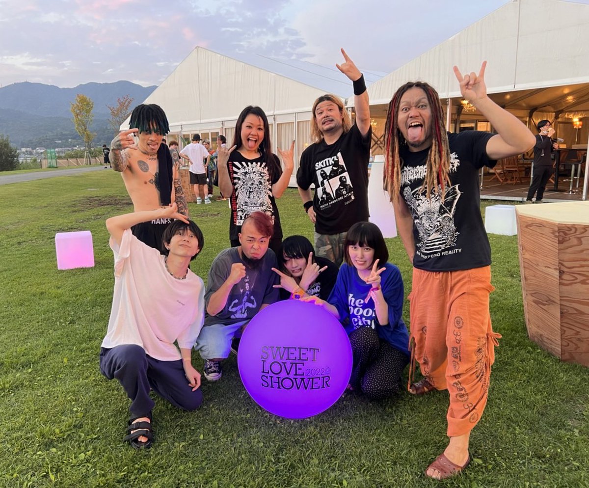 Sunset_a4's tweet photo. ホルモンの皆さんと！！！！
まじでバンドやっててよかった😭

ミノレバ☆ロック最高すぎて泣きました
@MTH_OFFICIAL https://t.co/SMpcIQVRba