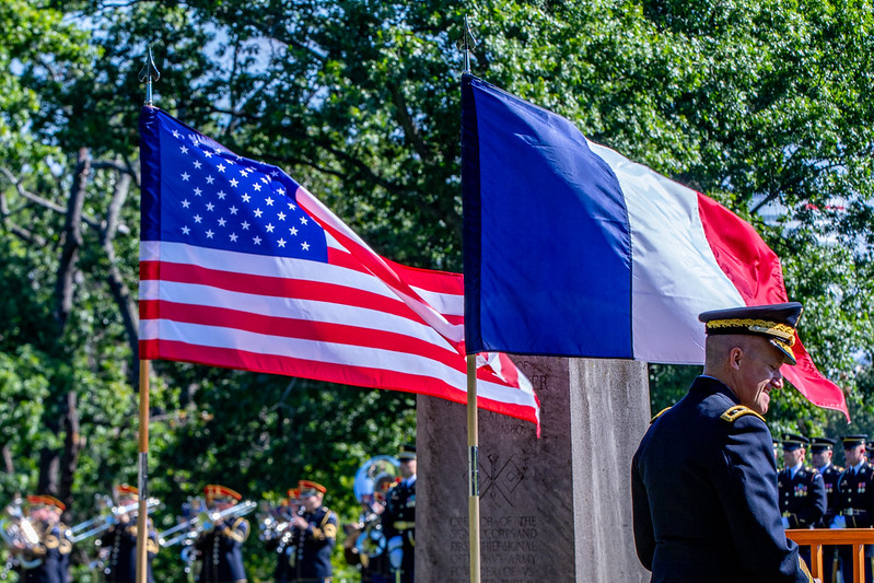 CEMAT_FR's tweet photo. Déplacement officiel aux USA afin de renforcer les liens de l’@armeedeterre avec l’@USArmy. Préparation à l’engagement, interoperabilité et coopération stratégique répondent aux défis communs que nous devons relever ensemble. #StrongerTogether https://t.co/9qiClT7c9B