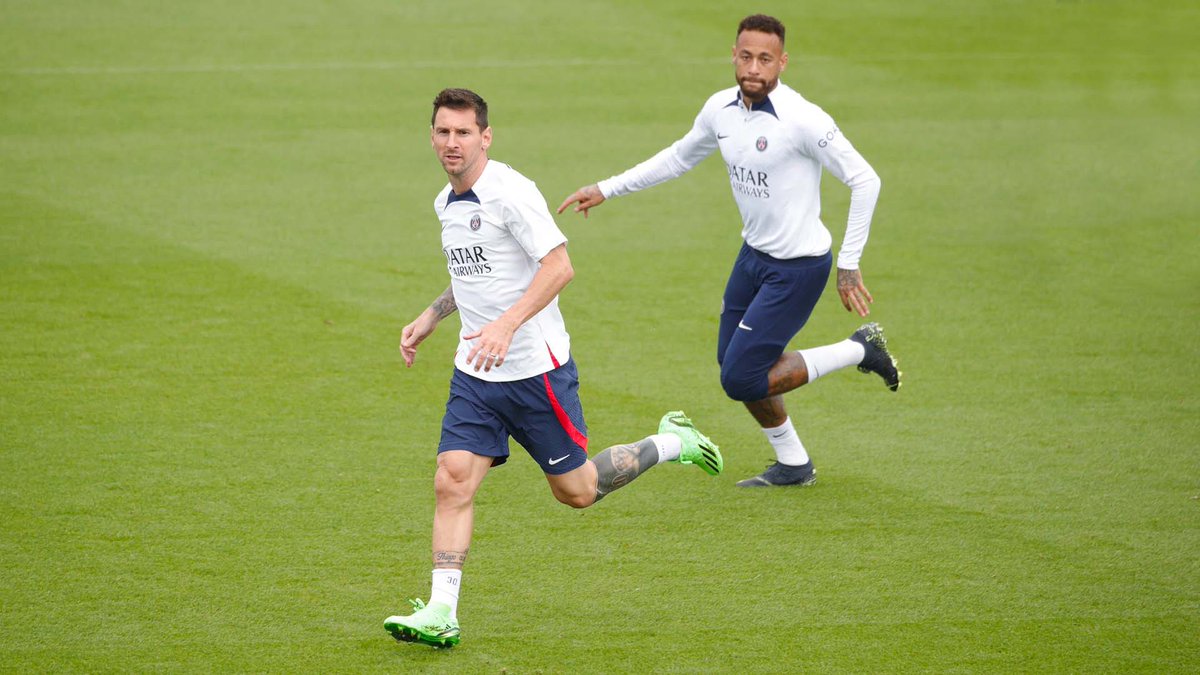 PSG_inside's tweet photo. ⚽️🔴🔵

🔜 #PSGASM https://t.co/XzJgUGBz0G
