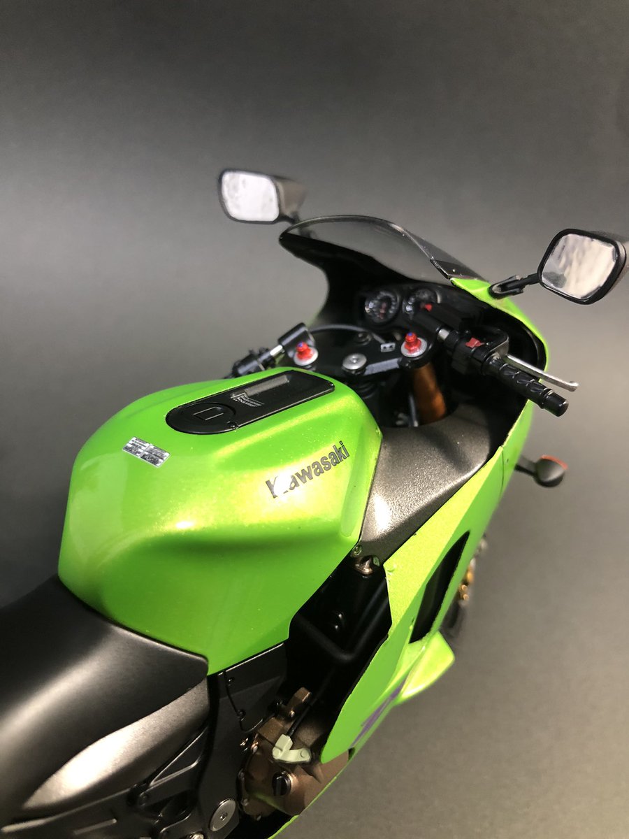 bonbon_big's tweet photo. 1/12 ZX12Rです。
カワサキならやっぱライムグリーンって感じですが、冷静に考えたら緑色の物普段あんまり買わないですよね。
この色を定着させたカワサキって凄いね、
＃プラモデル
＃タミヤ https://t.co/yGzRzwCRJn