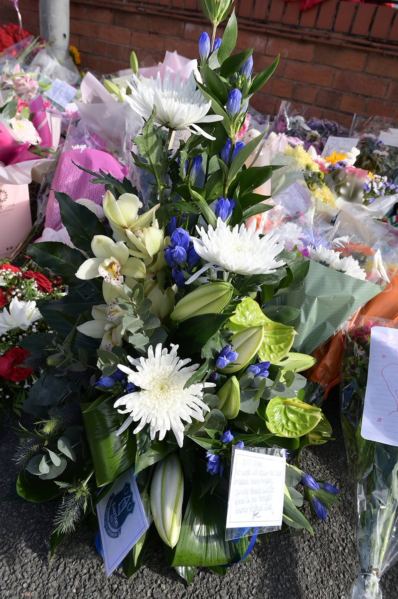 Everton's tweet photo. 'RIP, Olivia
No words will lessen the pain or explain such a tragedy.
Our city stands united.
Forever in our thoughts,
Everton Football Club x'

#EFC 💙❤️ @LFC https://t.co/wzE88uA1I2