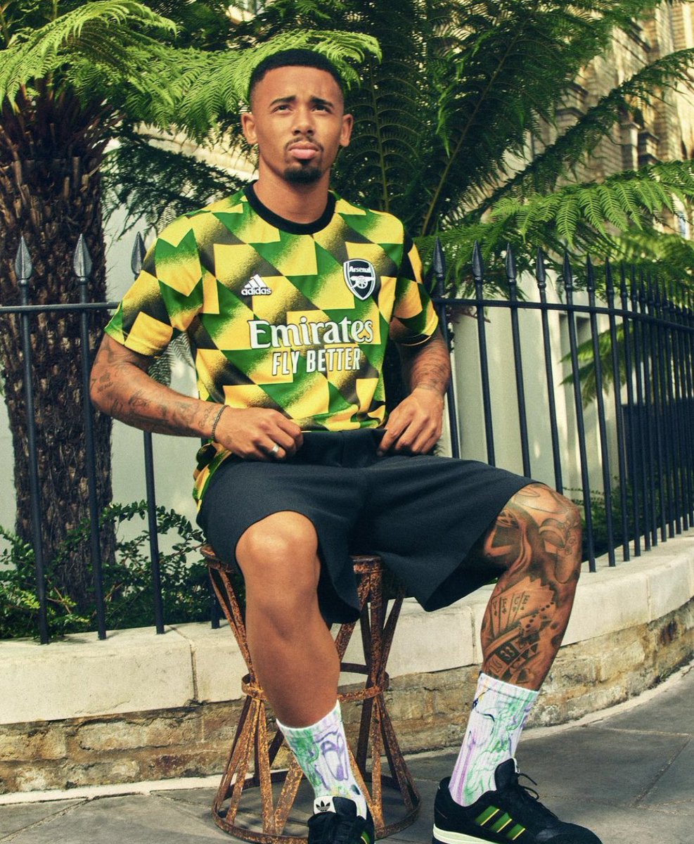 Vibes Foot tweet media