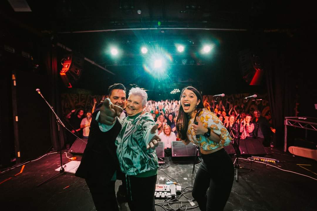 PubChoir's tweet photo. 2 sold out shows at the iconic Espy, singing a peak Melbourne tune, Get Set by Taxiride, feat. Jason Singh himself AND HIS MUM. Too wholesome. So grateful, Naarm. Felt so good to see you again. Missed ya guts. https://t.co/aUvDRlqHNc