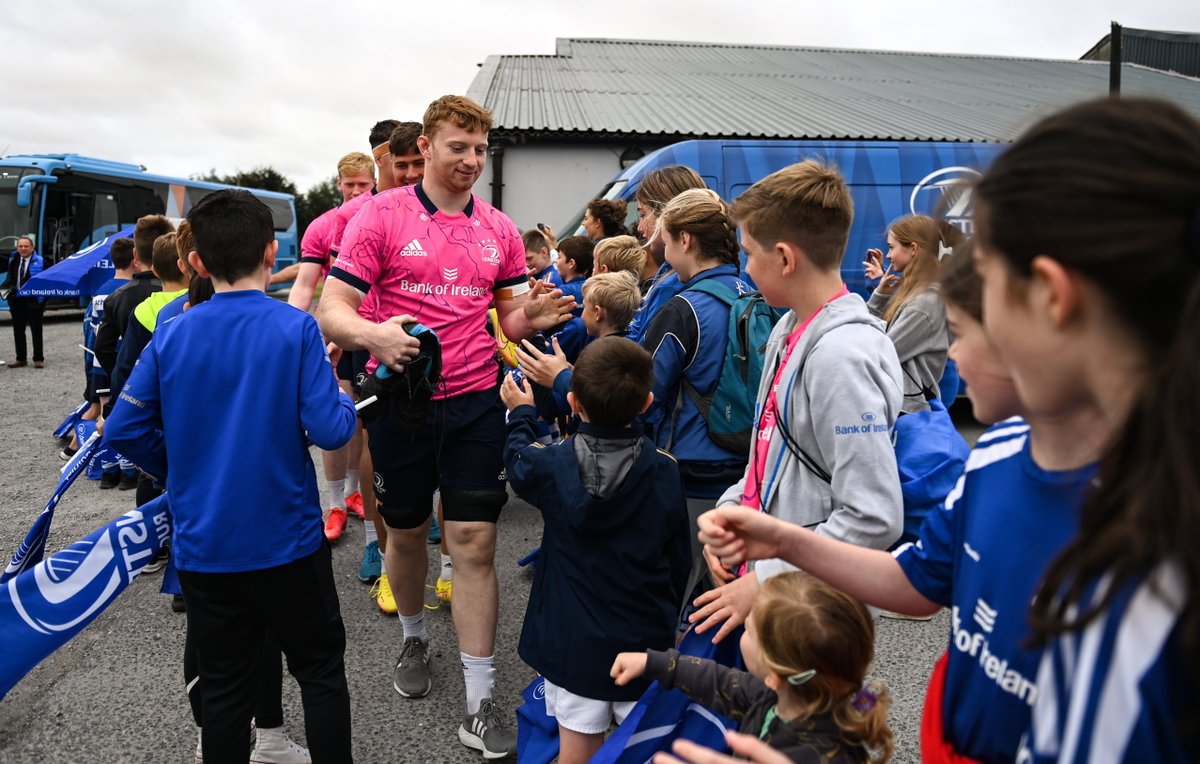leinsterrugby's tweet photo. ๐ต | A great welcome this morning at @AthyRFC for the lads!
A lot of excitement for their own clubman, @martinmoloney23!
#LeinsterRugby #12CountyTour https://t.co/CBfUupf1EL