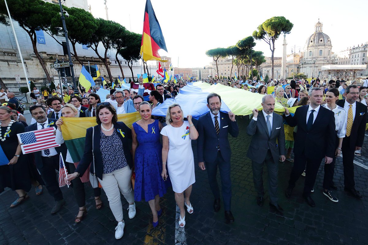 UKRinIT's tweet photo. Siamo orgogliosi di avere amici come voi.
Grazie per essere stati con noi nei momenti più difficili🇺🇦 https://t.co/by4aZk8YCU