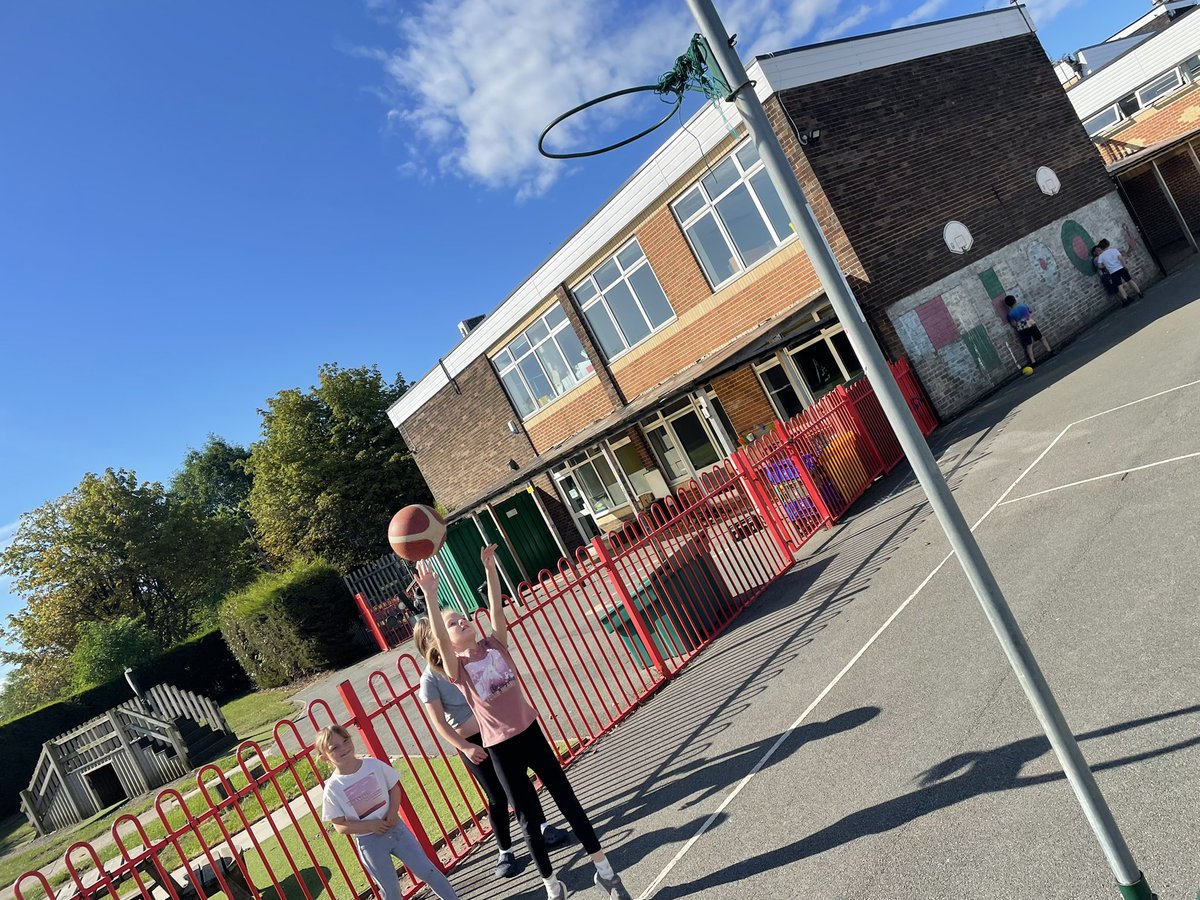 coachgunnbball's tweet photo. #FridayChallenges to start the day here at Harrogate Summer Holidays 2022 Multi Sports &amp; Activity Days at @StRobertsHG1 @theBWCAT 💪 https://t.co/y2sSCwID4v