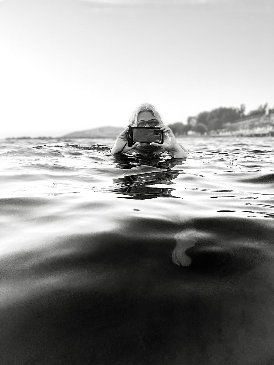 jillreidy's tweet photo. New toy #waterproofphonecase #photos #inthesea #underthesea #photographingeachother #lovingsealife https://t.co/T3mdW5rwh5