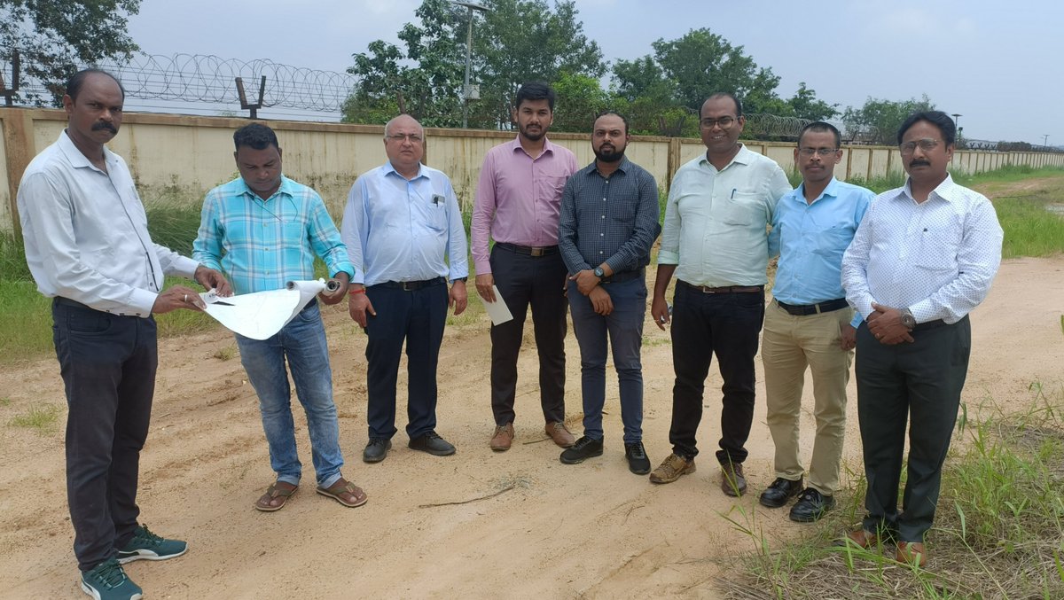 DIPA_Sambalpur's tweet photo. Visited Basantpur Industrial Estate &amp; Jamadarpali. verified the development also showed all the land patches to the new potentials investors. Also had discussions on future expansion plan of those areas. https://t.co/1hKiwWjVML