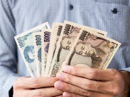 RFanchona's tweet photo. 上海航交所公佈最新上海出口集裝箱運價指數，原本貨櫃輪旺季，全球受到通膨、昇息等影響，大幅削減歐美消費力道，亞洲出口的到歐、美的貨量急速下降，導緻近兩週SCFI跌幅擴大，挫低至3154.26點，下跌275.57點，跌幅8.03％。 #外貿 #外貿經濟 @nouvellesHK https://t.co/IhKHFXqDHP