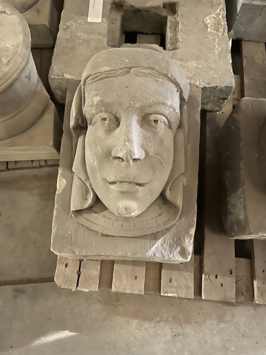 Op bezoek bij het depot met historische bouwfragmenten van <a href="/Monumentenwacht/">MonumentenwachtNL</a> Gelderland. Een schatkamer voor wie op zoek is naar dat ene missende tegeltje, die specifieke dakpan, deur of stuk gebint.