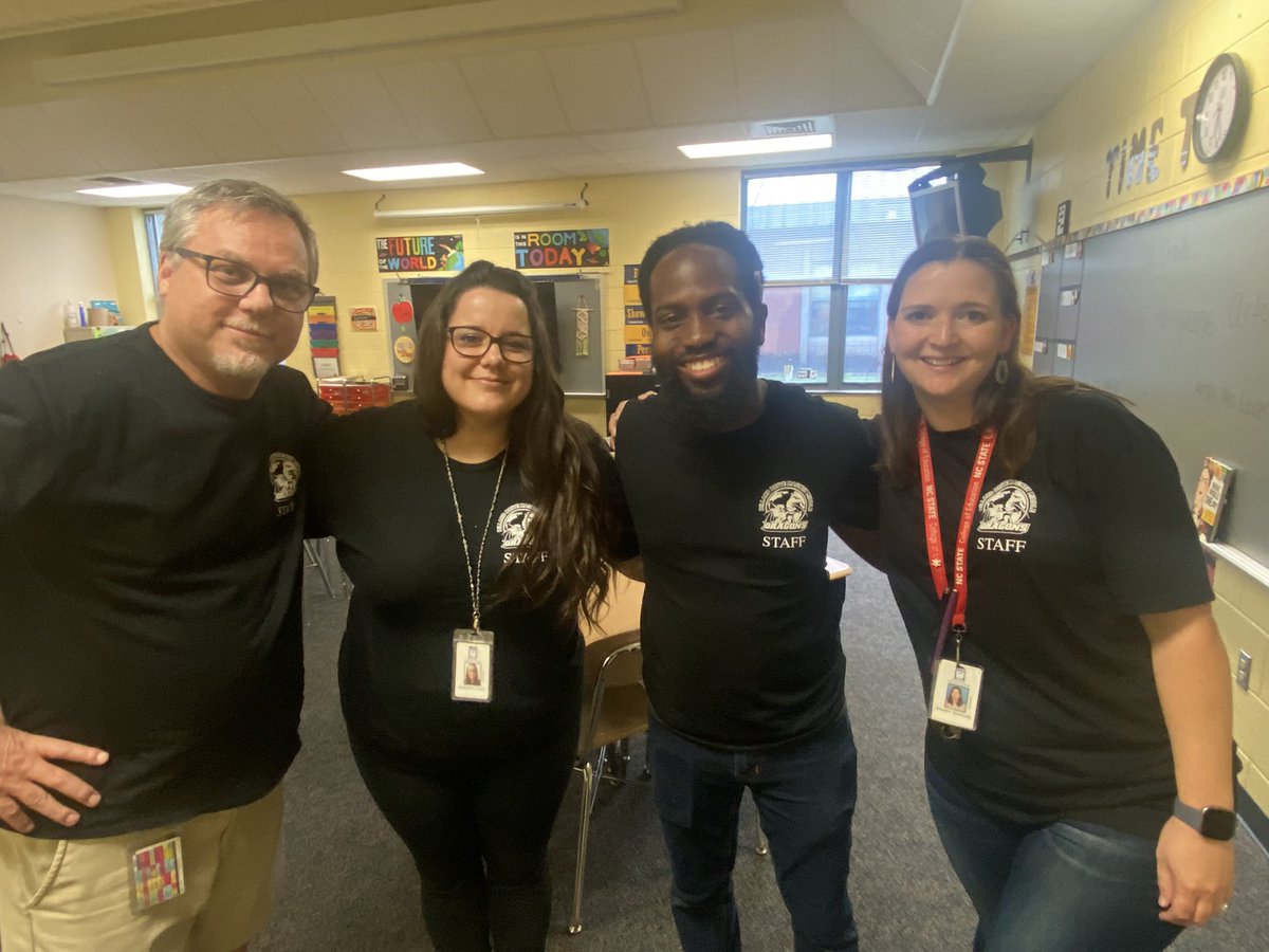 DDMMSDragons's tweet photo. Great week seeing our families back! Wonderful open house events! The @DDMMSDragons staff  is essential in creating global citizens!  Here is to a great 22-23 school year! 💙🌏🐲💛@Global_WCPSS https://t.co/ytmDYfiyiu