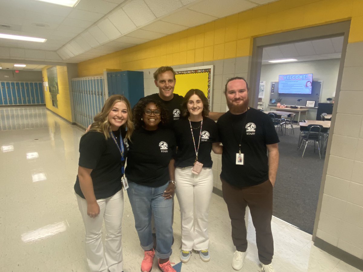 DDMMSDragons's tweet photo. Great week seeing our families back! Wonderful open house events! The @DDMMSDragons staff  is essential in creating global citizens!  Here is to a great 22-23 school year! 💙🌏🐲💛@Global_WCPSS https://t.co/ytmDYfiyiu