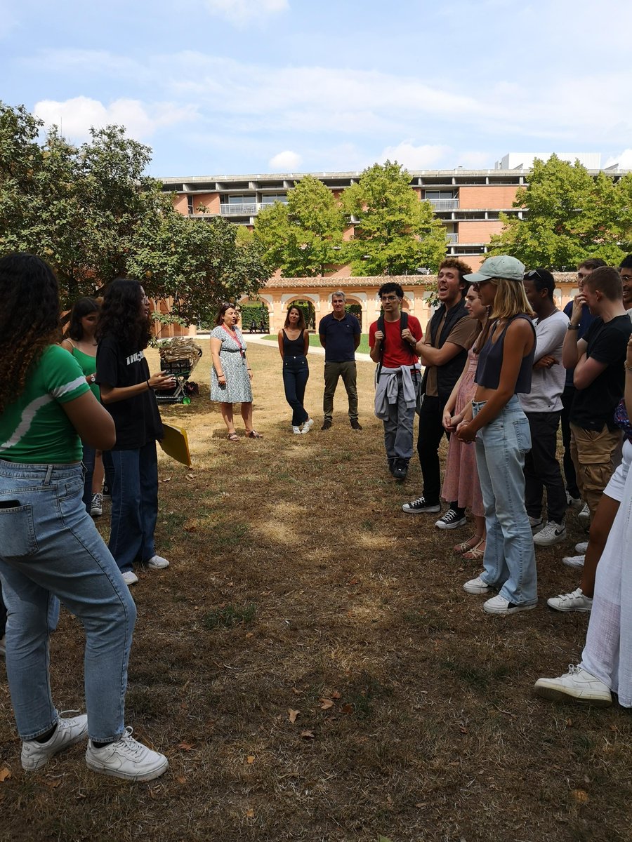 EcoleDroitTlse's tweet image. ➡️ L&apos;Université d&apos;été s&apos;achève aujourd&apos;hui dans la joie et la bonne humeur. Après avoir passé une semaine à découvrir le monde du droit dans une ambiance studieuse, nos futurs #etudiants ont pu s&apos;affronter au cours d&apos;un jeu de culture générale et d&apos;éloquence.🗣️
