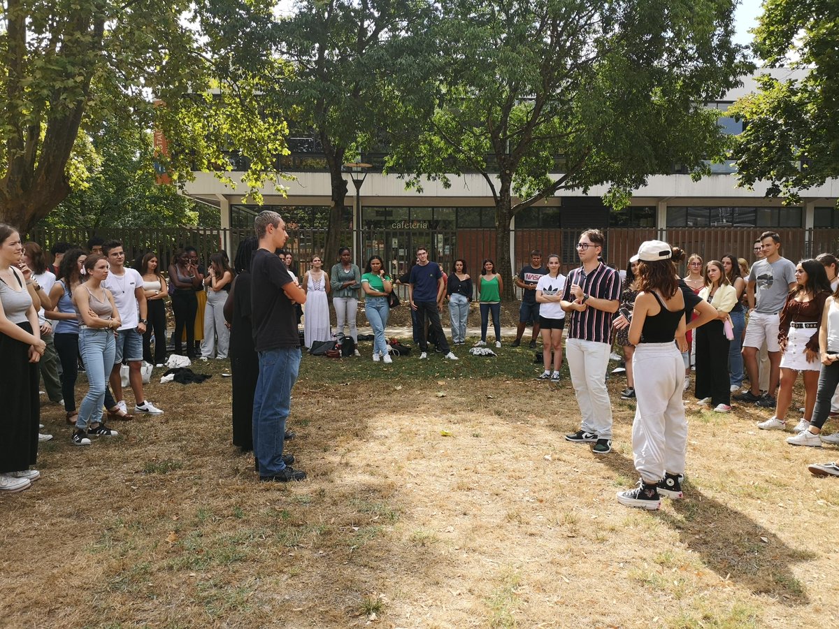 EcoleDroitTlse's tweet image. ➡️ L&apos;Université d&apos;été s&apos;achève aujourd&apos;hui dans la joie et la bonne humeur. Après avoir passé une semaine à découvrir le monde du droit dans une ambiance studieuse, nos futurs #etudiants ont pu s&apos;affronter au cours d&apos;un jeu de culture générale et d&apos;éloquence.🗣️