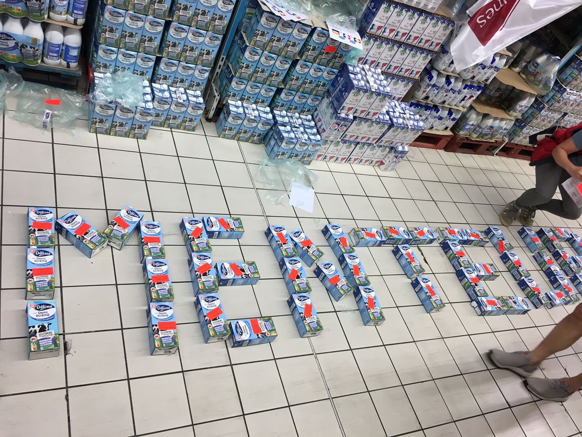 usaa_02's tweet photo. Ce matin opération stickage « sauver la filière laitière » dans les grandes surfaces de l’Aisne
@FNPLait @ecvass02 @joseph_leterme @UnionArdennais @aisnenouvelle @F3Picardie https://t.co/kMmRsVZe2P