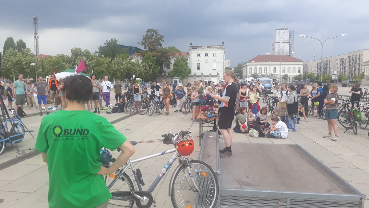 Klimastreik in Potsdam <a href="/BUNDBrandenburg/">BUND Brandenburg</a> zusammen mit <a href="/FFFPotsdam/">Fridays For Future Potsdam</a> <a href="/FFF_Brandenburg/">Fridays for Future Brandenburg</a> @jufona_bb <a href="/VCDeV/">VCD</a> <a href="/VerkehrswendeB/">VCD_Brandenburg</a> <a href="/sciforfuture/">Scientists for Future 🇩🇪 (stillgelegt)</a>
