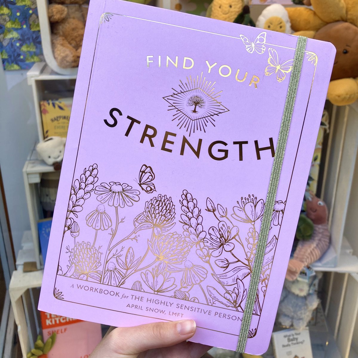 Find your strength 💪 This journal is made for introverted and sensitive people! Learn how to harness your energy when you need it and to protect it and rebuild it when you are feeling tired and low 💝