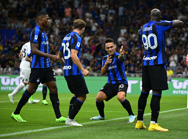 Inter_id's tweet photo. Inter adalah satu-satunya tim Serie A yang memiliki dua pemain pengganti, yang sukses mencatatkan gol dalam dua laga musim ini: siapa saja mereka? 🤔

#LazioInter #ForzaInter https://t.co/zSbqs97HCs