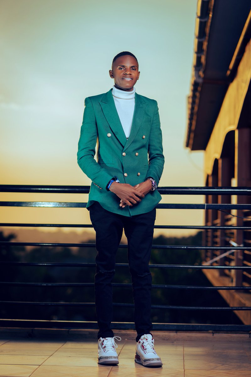 branics_m's tweet photo. Yesterday I graduated 🎓 with a Bachelor's Degree in Business Administration-Accounting and Finance. Been a long journey, but here we are now. I thank God for he has blessed me. 

📷 @mashaphotography1 
 👞 Quick Fit Store
 👖 @AllanSeniorUG
🥼 @jbstailored https://t.co/alRXdwnnii