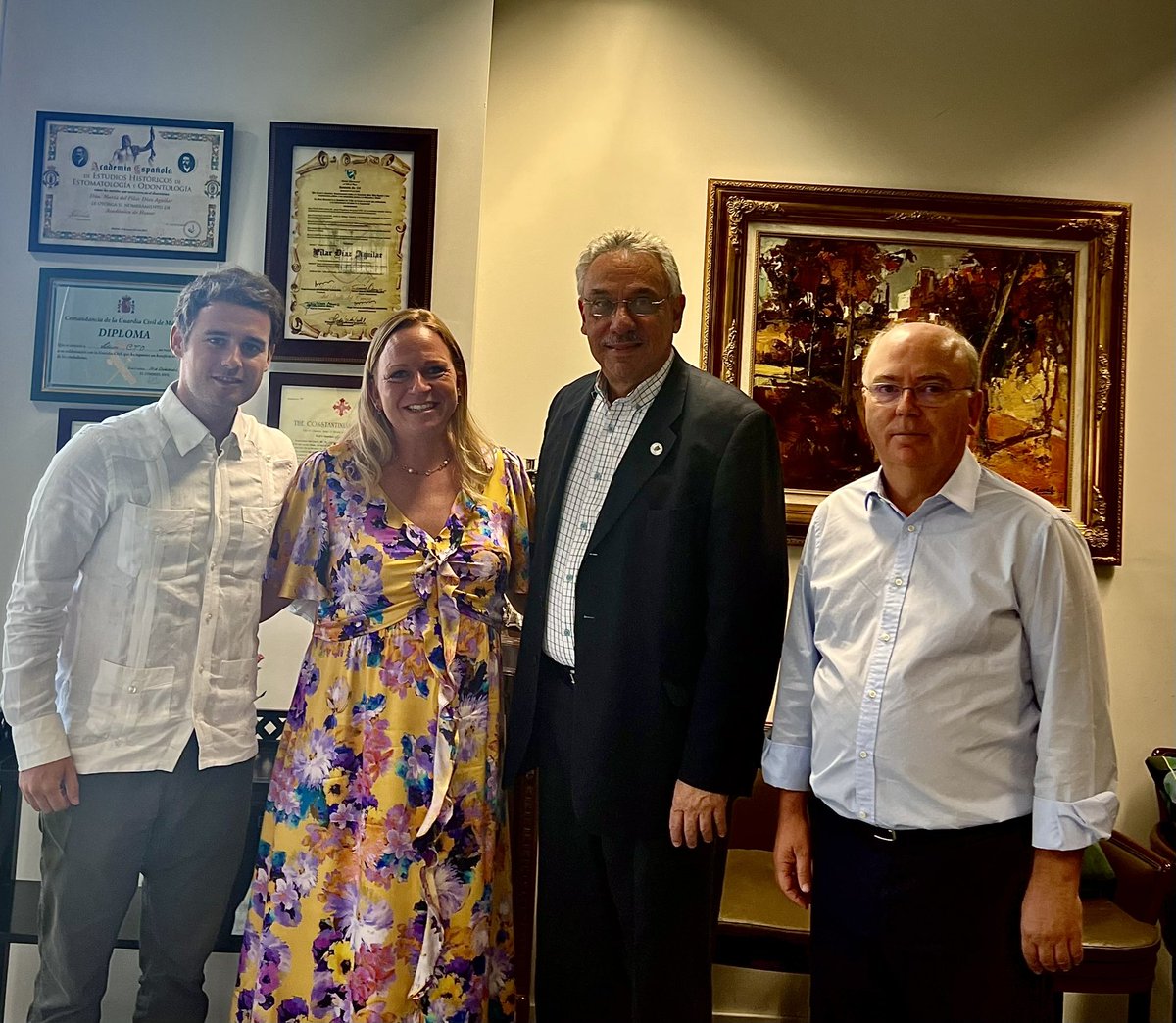 Pilar_CTO's tweet photo. Qué enorme placer recibir hoy en nuestra sede central de @CTOMedicinaES la visita del Dr. Marcos Nuñez, Decano de la Facultad de Medicina de @unibeenlinea en Santo Domingo y presidente de #fepafem . Nuevos proyectos a la vista!! https://t.co/oD2im7GMds