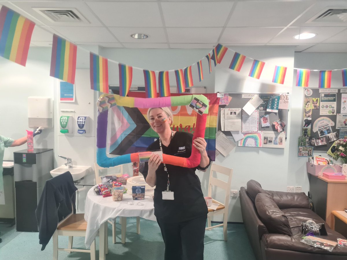 Celebrating Pride on NNU today 🌈 🏳️‍🌈 #Pride2022 @Pride @StockportNHS @StockportPtExp @nnu_pam @rachaelwhitting @woodyred07 @s_mason80 @nic_pendlebury