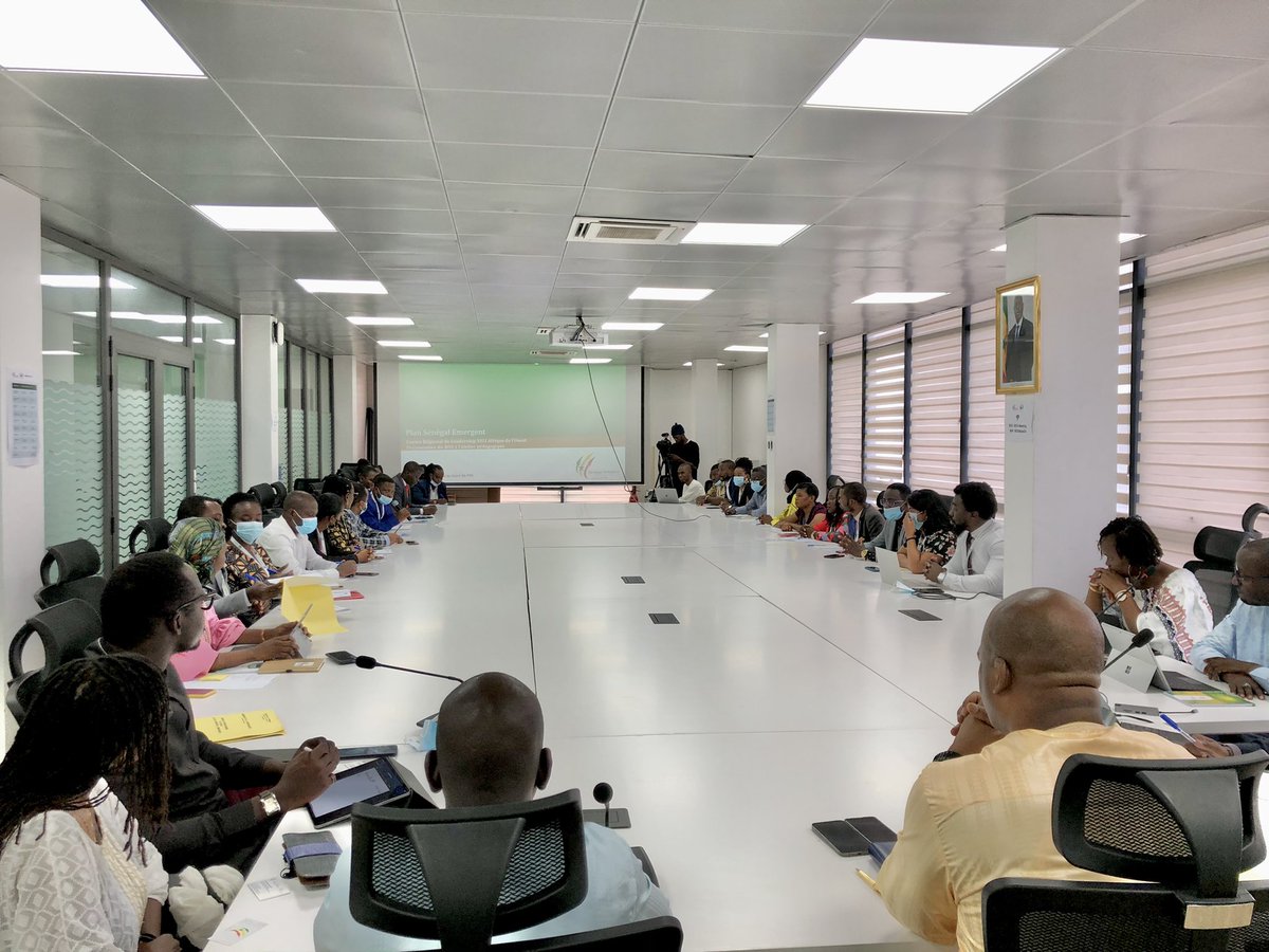 BOCS_PP2050's tweet photo. Plus d’une vingtaine de jeunes leaders africains du @yalidakar ont participé ce vendredi à un atelier pédagogique sur le #PSE, les activités et les réalisations du #BOS.
-
#senegalemergent #leadership #Afrique #yali #youngleader #senegal https://t.co/Q3MghVr8Te