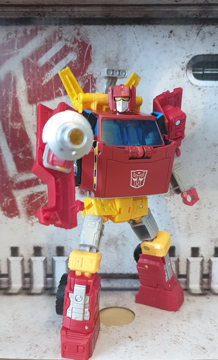 234_Toybox's tweet photo. DIA....CLONE!!!!
New review up were today we take a look at the first #GenerationsSelects offering from the #TransformersLegacy toyline, its (Diaclone) Lift-Ticket (or Shattered Glass Hoist), check it out at the link below!
https://t.co/khTP4jsn1K
#Transformers #Diaclone https://t.co/6eWvQY6IfO